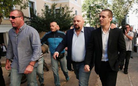 Καταρρέει το χαλκευμένο κατηγορητήριο - Ελεύθεροι οι Συναγωνιστές Κασιδιάρης, Παναγιώταρος και Μίχος