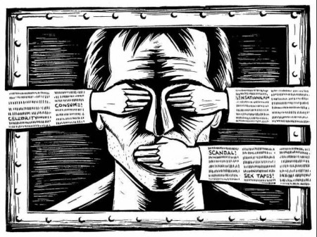 Ολοκληρωτική φίμωση: Κόπηκε ένα λεπτό πριν βγει στον αέρα ο εκπρόσωπος Τύπου της Χρυσής Αυγής  Διαβάστε περισσότερα: https://www.xryshaygh.com/index.php/enimerosi/view/oloklhrwtikh-fimwsh-kophke-ena-lepto-prin-bgei-ston-aera-o-ekproswpos-tupou#ixzz2iWi8XVQ