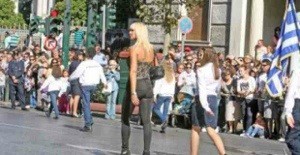 Το τίμημα του να “κλέβεις την παράσταση” οταν δεν εισαι η πρωταγωνίστρια. Σοκαρισμένη η οικογένεια της εκπαιδευτικού απο την “δημοσιότητα”.