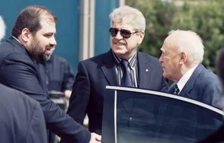 Πάλλης: «Είμαι φιλελεύθερος! Καμία σχέση με Χρυσή Αυγή» - Συμφωνεί ο Παπούλιας;  Διαβάστε περισσότερα: https://www.xryshaygh.com/index.php/enimerosi/view/pallhs-eimai-fileleutheros-kamia-schesh-me-chrush-augh-sumfwnei-o-papoulias#ixzz2jgnV3as9