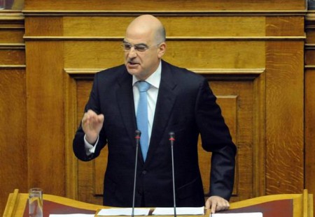 Παραδέχτηκε ο Δένδιας την στημένη σκευωρία πίσω από την πολιτική δίωξη της Χρυσής Αυγής  Διαβάστε περισσότερα: https://www.xryshaygh.com/index.php/enimerosi/view/dendias-omilia#ixzz2kK6xbiew