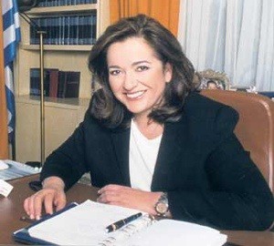 Ε, τελείωσε. Αφού είδαμε και την Ντόρα σε ρόλο Μάρθας Βούρτση, κλείσαμε…