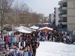 Ξάνθη: Επιχείρησαν να λιντσάρουν γυναίκα εφοριακό στη λαϊκή αγορά!