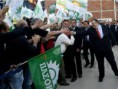 Οι Πασόκοι διώχνουν χωρίς αποζημίωση αυτούς που κάποτε τους φιλούσαν τα χέρια